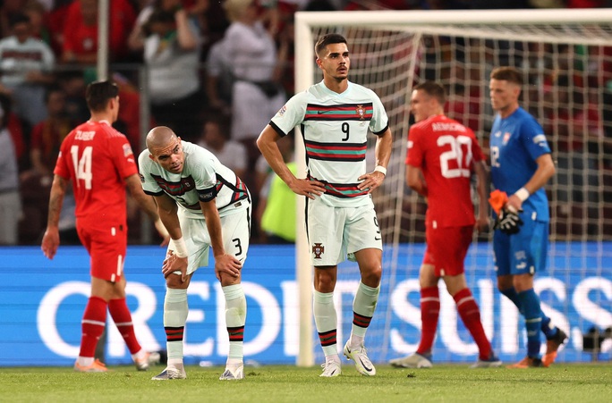 Thụy Sĩ ghi bàn siêu nhanh, Bồ Đào Nha nhận thất bại cay đắng - Ảnh 1.