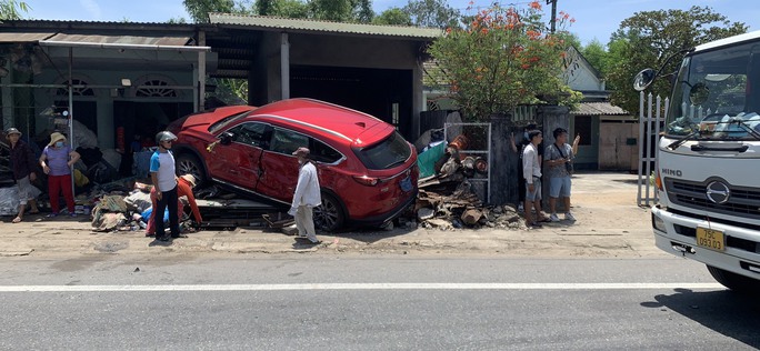 Tai nạn liên hoàn giữa 3 ôtô trên QL1 ở Thừa Thiên – Huế - Ảnh 2.