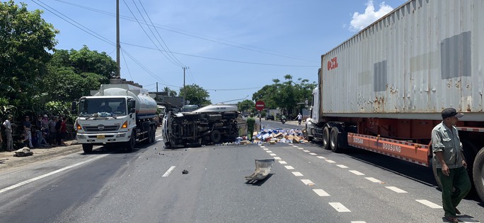Tai nạn liên hoàn giữa 3 ôtô trên QL1 ở Thừa Thiên – Huế - Ảnh 1.