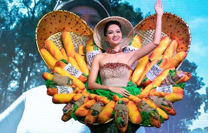 Trang phục dân tộc Việt độc lạ tại các cuộc thi sắc đẹp thế giới - Ảnh 10.