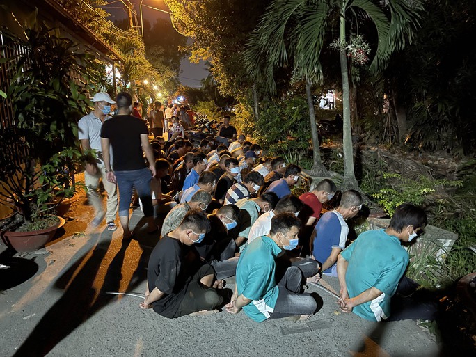 Bắt quả tang 45 người làm chuyện phi pháp ở Rạch Nước Lên, TP HCM - Ảnh 1.