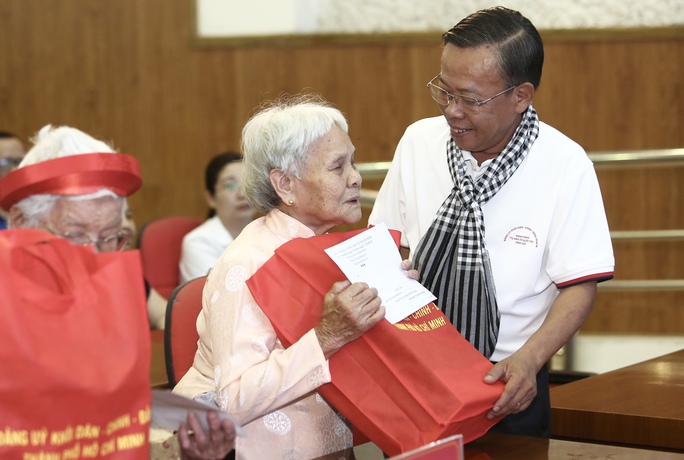 Đảng ủy Khối Dân - Chính - Đảng TP HCM về nguồn tại Quảng Ninh - Ảnh 5.