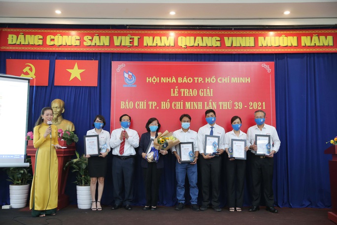 Báo Người Lao Động đoạt 11 giải Báo chí TP HCM năm 2022 - Ảnh 1.