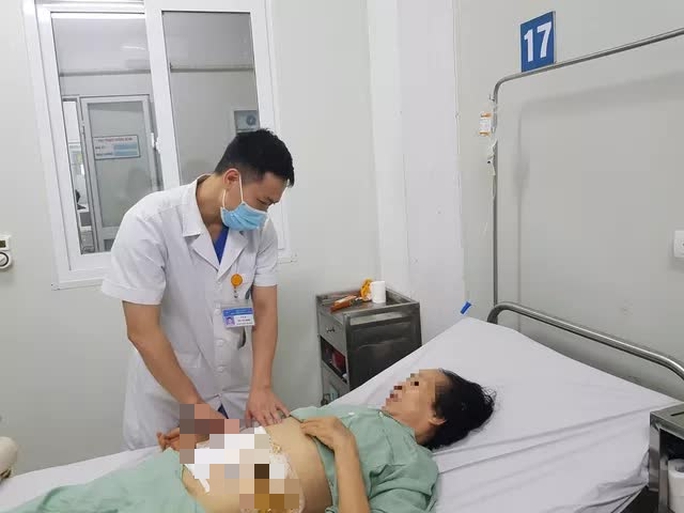 Đi ngoài ra máu, tưởng mắc bệnh trĩ không ngờ ung thư tiêu hoá - Ảnh 2.