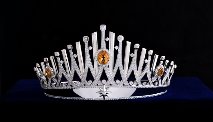 Cận cảnh chiếc vương miện gắn hơn 2.000 viên kim cương của Tân hoa hậu Hoàn vũ - Ảnh 13.