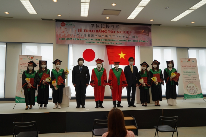 Lễ tốt nghiệp tại Nhật lần đầu tiên cho sinh viên Đại học Đông Á - Ảnh 1.