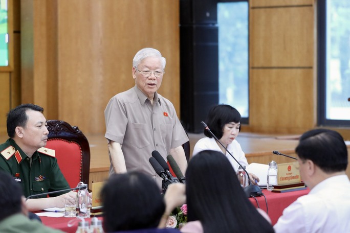Hình ảnh Tổng Bí thư Nguyễn Phú Trọng tiếp xúc cử tri tại Hà Nội - Ảnh 6.