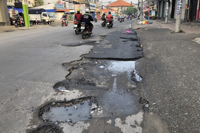 Ngán với hình ảnh đường Võ Văn Ngân, TP Thủ Đức - Ảnh 1.