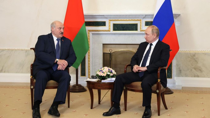 Tổng thống Putin: Nga sẽ chuyển tên lửa có thể mang đầu đạn hạt nhân đến Belarus - Ảnh 1.