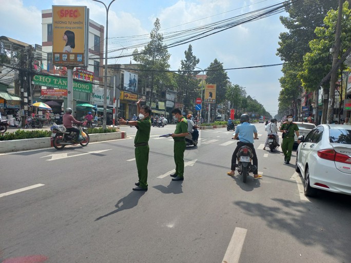 Nam thanh niên gục giữa đường ở TP Biên Hòa với nhiều vết đạn - Ảnh 1.