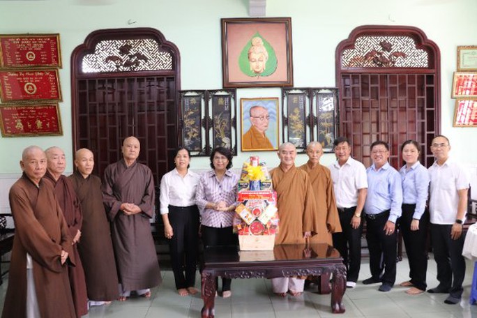 Lãnh đạo TP HCM thăm các cơ sở Phật giáo nhân mùa An cư kiết hạ - Ảnh 2.