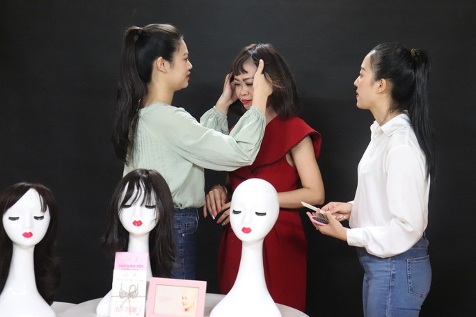 Ủng hộ bệnh nhân ung thư vú, thí sinh Hoa hậu Thế giới Việt Nam 2022 cắt phăng mái tóc - Ảnh 6.