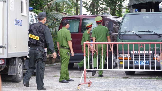 An ninh thắt chặt tại phiên xét xử vụ Tịnh thất Bồng Lai - Ảnh 5.