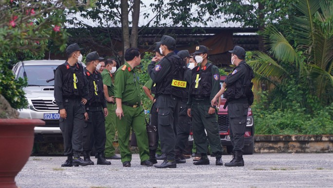 An ninh thắt chặt tại phiên xét xử vụ Tịnh thất Bồng Lai - Ảnh 8.