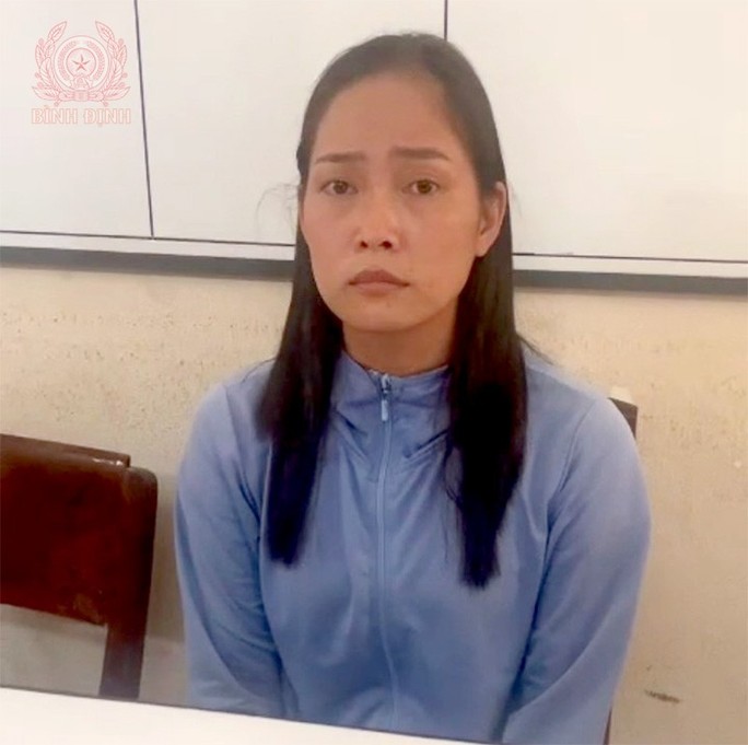 Công an huyện Tuy Phước thực hiện lệnh bắt tạm giam Nguyễn Thị Thu Ba - Ảnh 1.