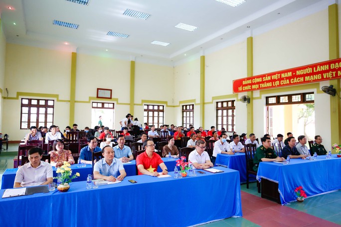 Trao tặng ngư dân tỉnh Ninh Bình 5.000 lá cờ Tổ Quốc - Ảnh 6.