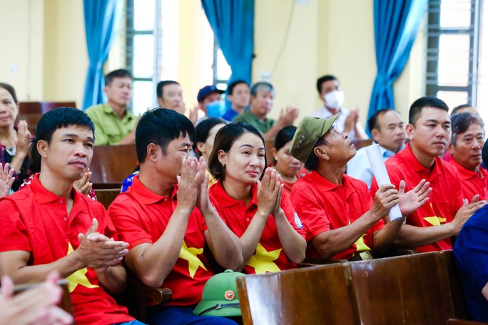 Trao tặng ngư dân tỉnh Thái Bình 10.000 lá cờ Tổ quốc - Ảnh 4.