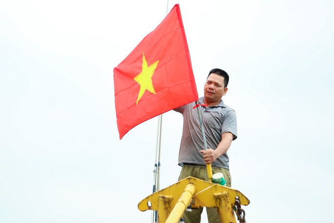 Trao tặng ngư dân tỉnh Thái Bình 10.000 lá cờ Tổ quốc - Ảnh 15.