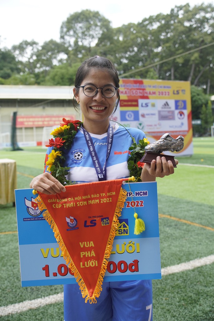 Báo Người Lao Động vô địch bóng đá nữ Hội Nhà báo TP HCM 2022 - Ảnh 3.