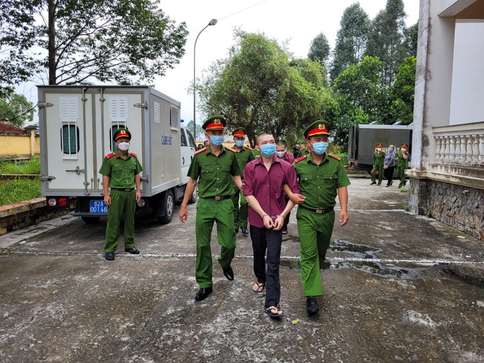Xét xử vụ “Tịnh thất Bồng Lai”: Bị cáo Lê Tùng Vân bị đề nghị 5,5 năm tù - Ảnh 2.