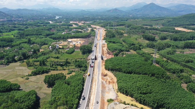 Cận cảnh hình hài cao tốc Cam Lộ - La Sơn - Ảnh 2. Cận cảnh hình hài cao tốc Cam Lộ - La Sơn - Ảnh 2.