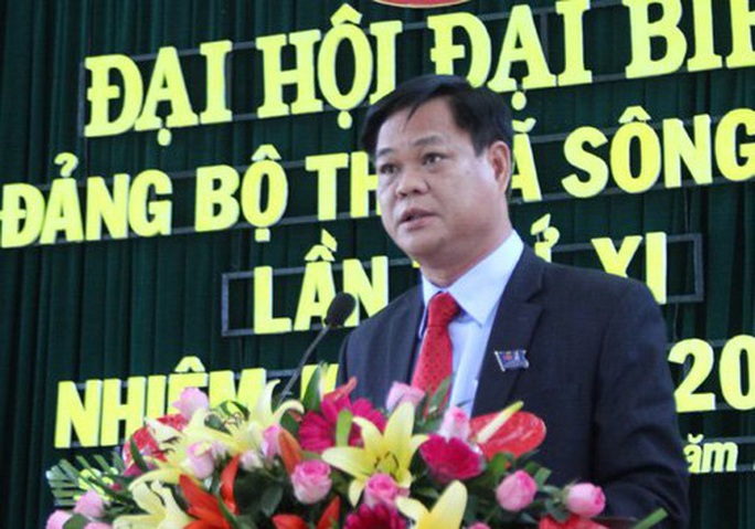Bộ Chính trị kỷ luật cảnh cáo ông Huỳnh Tấn Việt, khai trừ Đảng ông Nguyễn Chí Hiến - Ảnh 1.