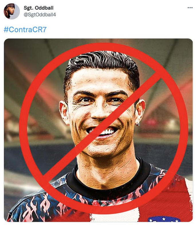 Fan Atletico Madrid biểu tình tẩy chay thương vụ Ronaldo - Ảnh 2.