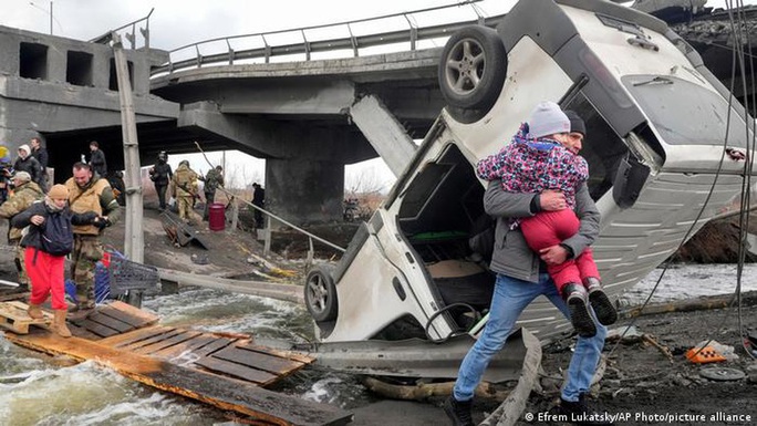 Ukraine chĩa mũi dùi vào các ngân hàng quốc tế lớn - Ảnh 1.