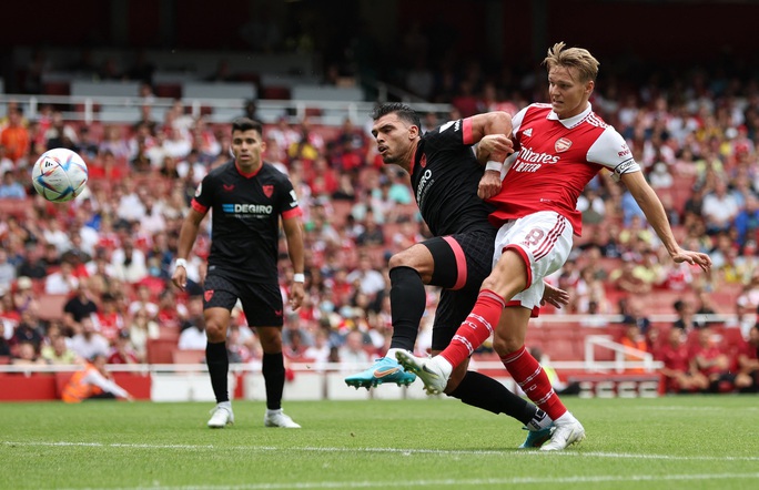 Arsenal vô địch Emirates Cup sau khi thắng Sevilla đến 6 bàn không gỡ - Ảnh 1.