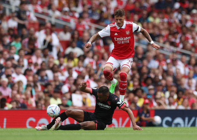 Arsenal vô địch Emirates Cup sau khi thắng Sevilla đến 6 bàn không gỡ - Ảnh 2.