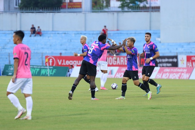 Thắng trận đầu tiên, Sài Gòn FC vẫn đứng chót bảng xếp hạng V-League 2022 - Ảnh 3.