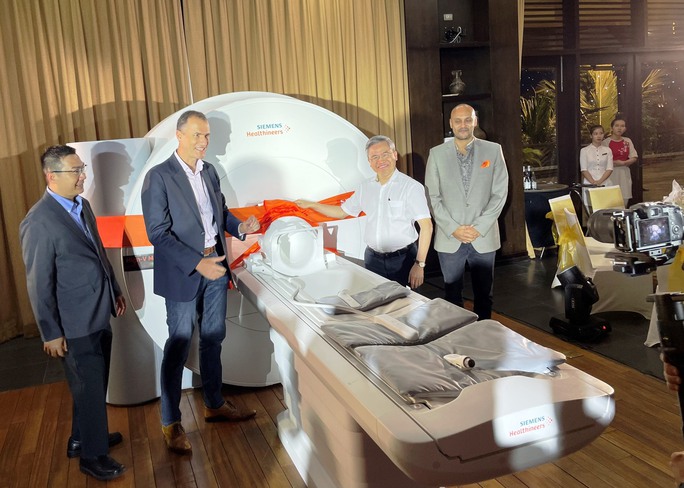 Ra mắt hệ thống MRI thế hệ mới MAGNETOM Free.Star đầu tiên của Đông Nam Á tại Việt Nam - Ảnh 1. Ra mắt hệ thống MRI thế hệ mới MAGNETOM Free.Star đầu tiên của Đông Nam Á tại Việt Nam - Ảnh 1.