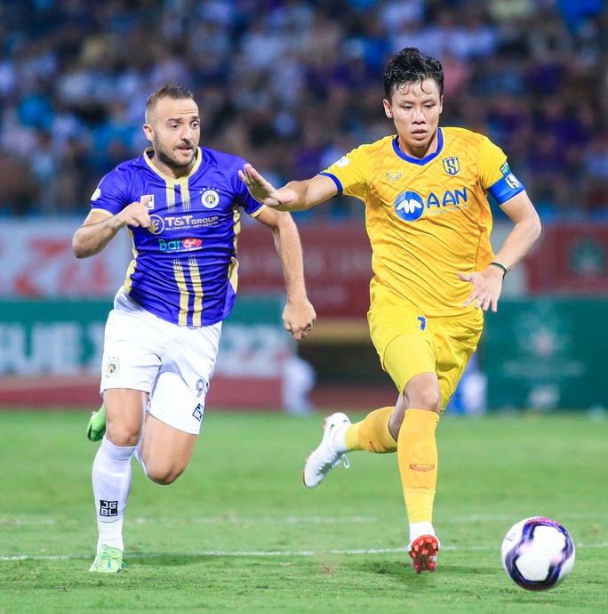 Thắng ngược SLNA, CLB Hà Nội vững ngôi đầu V-League 2022 - Ảnh 1.