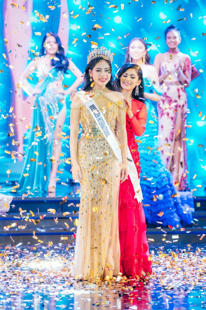 Nhan sắc nữ sinh Việt đăng quang cuộc thi Hoa hậu Thanh thiếu niên quốc tế - Ảnh 1.