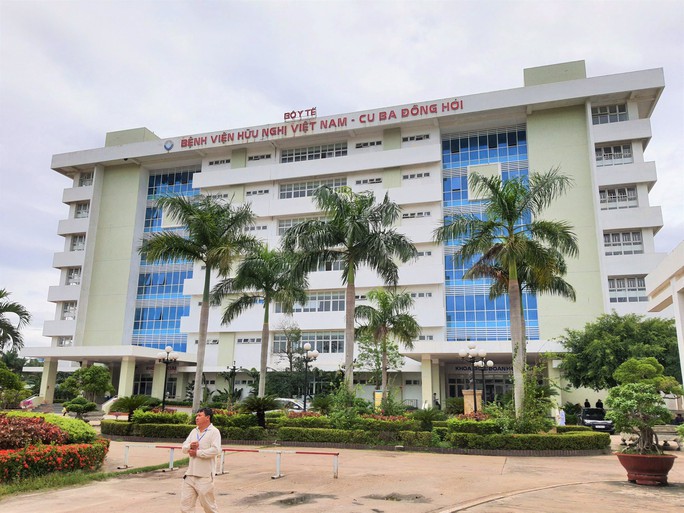 Nhân viên y tế dứt áo bệnh viện công - Ảnh 1. Nhân viên y tế dứt áo bệnh viện công - Ảnh 1.