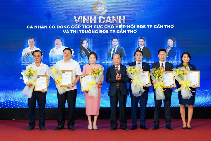 Công ty Cổ phần Bất động sản Cần Thơ được vinh danh - Ảnh 3.