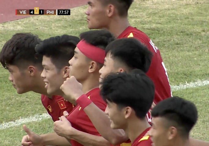 Nguyễn Quốc Việt lập cú đúp, U19 Việt Nam thắng đậm Philippines - Ảnh 2.