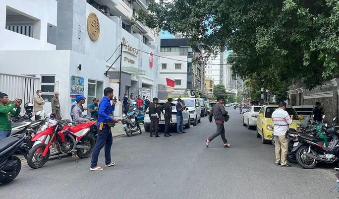 Campuchia: Lái xe máy xả súng giữa thủ đô - Ảnh 2.