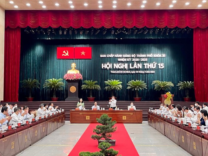 Bí thư Thành ủy TP HCM Nguyễn Văn Nên: Không để dịch chồng dịch - Ảnh 1.