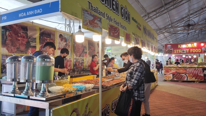 Hội chợ ẩm thực, hàng Thái Lan tái xuất sau hơn 2 năm dịch bệnh - Ảnh 9.