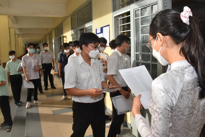 Thi tốt nghiệp THPT: Hơn 1 triệu thí sinh bước vào môn đầu tiên ngữ văn - Ảnh 7.