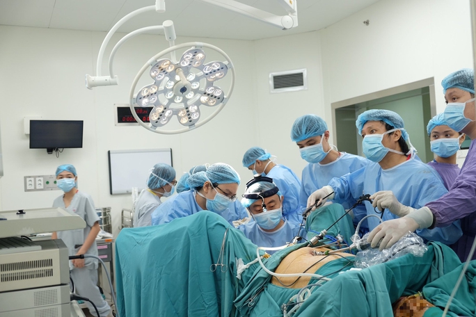 Tìm lại hình hài cho người phụ nữ 54 năm mang bộ phận sinh dục của đàn ông - Ảnh 2.