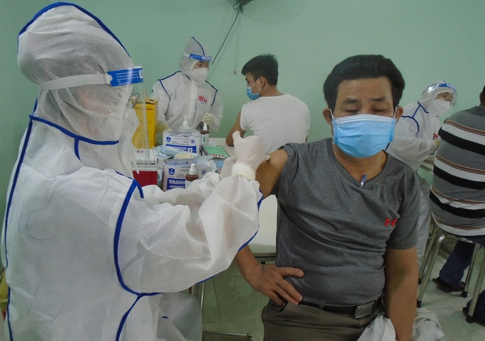 Công bố giám sát phản ứng sau tiêm vắc-xin Covid-19 - Ảnh 1. Công bố giám sát phản ứng sau tiêm vắc-xin Covid-19 - Ảnh 1.