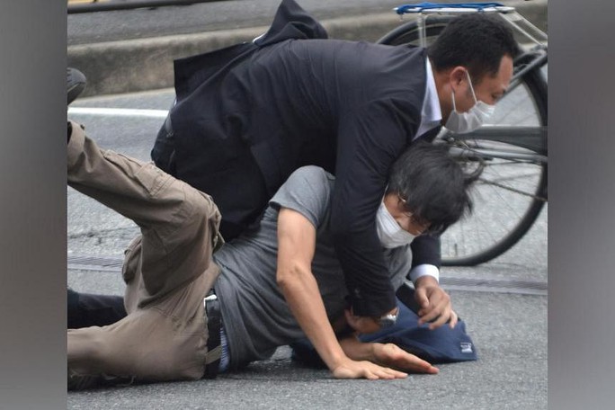 Toàn cảnh vụ cựu Thủ tướng Abe bị bắn - Ảnh 2.