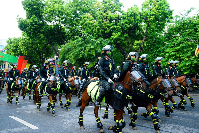 Mãn nhãn dàn kỵ binh diễu hành trên phố Hà Nội - Ảnh 12.