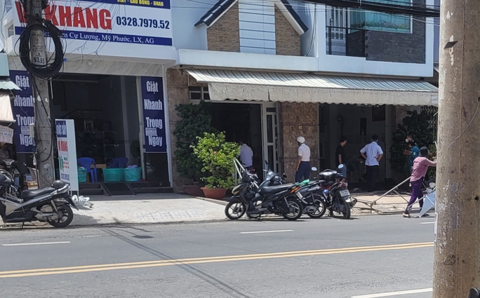 Nguyên giám đốc trung tâm phát triển quỹ đất ở An Giang chết trong tư thế treo cổ - Ảnh 1.