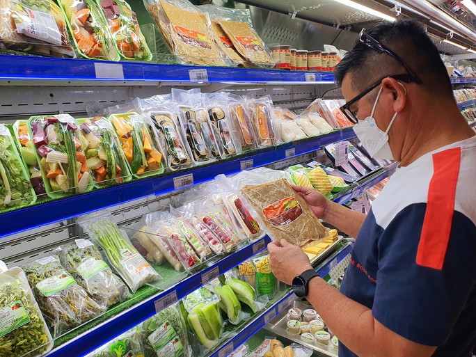 TP HCM: Đề nghị siêu thị giảm chiết khấu, không tăng giá bất hợp lý - Ảnh 1.