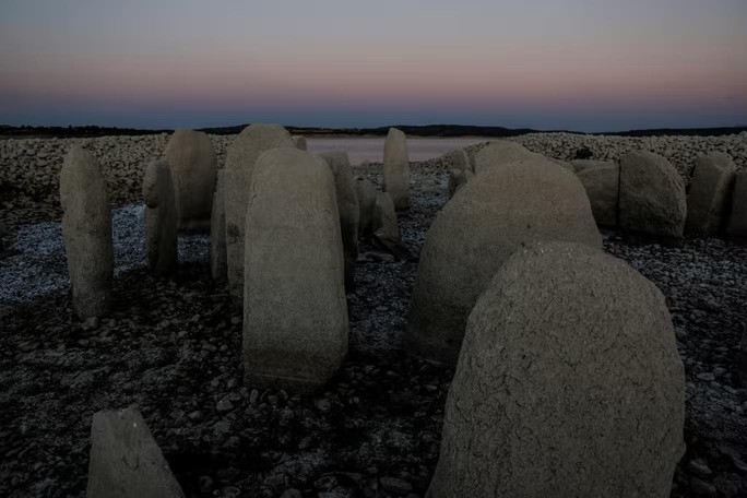 Đài thiên văn bí ẩn 7.000 năm tuổi tự hiện hình ở Tây Ban Nha - Ảnh 1.