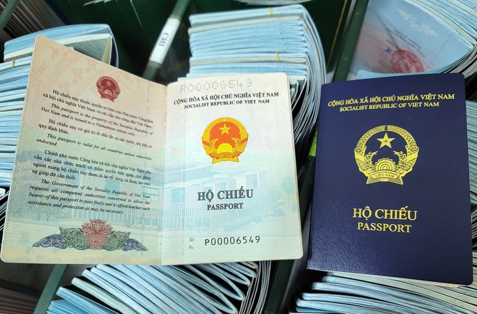 Cục Xuất nhập cảnh nói gì khi nhiều nước chưa công nhận hộ chiếu mới? - Ảnh 1. Cục Xuất nhập cảnh nói gì khi nhiều nước chưa công nhận hộ chiếu mới? - Ảnh 1.