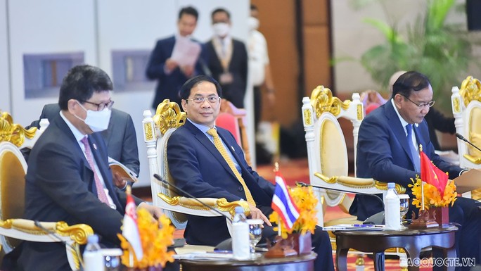 ASEAN bàn nhiều việc hệ trọng - Ảnh 1.